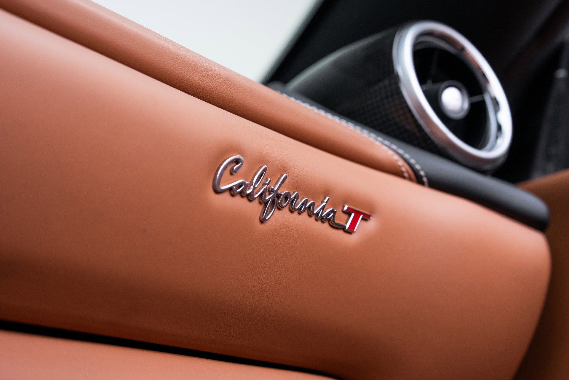 Used 2016 Ferrari California T image 15