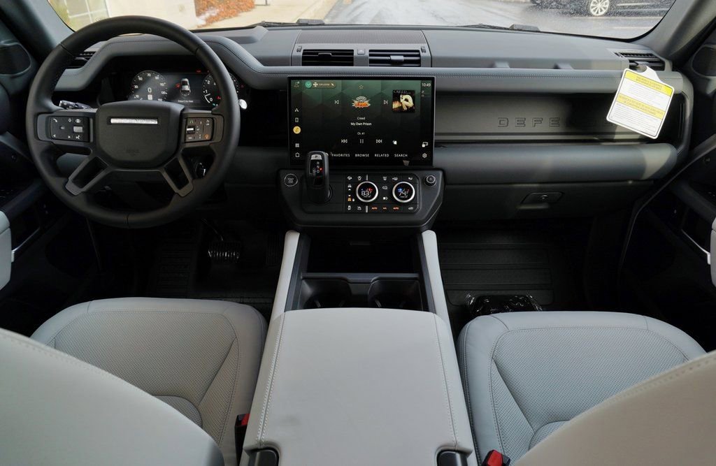 Used 2026 Land Rover Defender 110 X-Dynamic SE AWD/4WD image 10