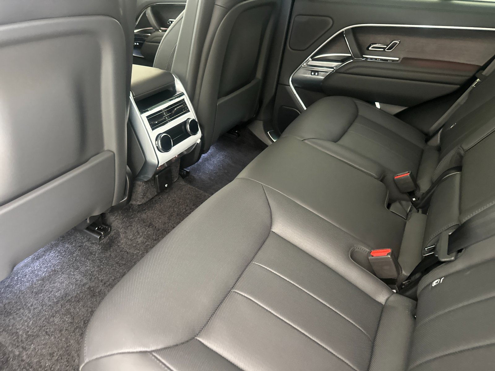 New 2026 Land Rover Range Rover SE AWD/4WD image 12