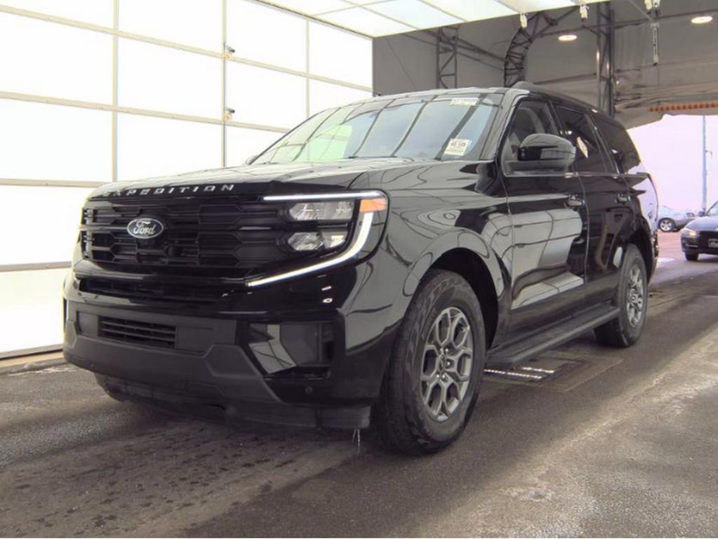 Used 2025 Ford Expedition Active image 2