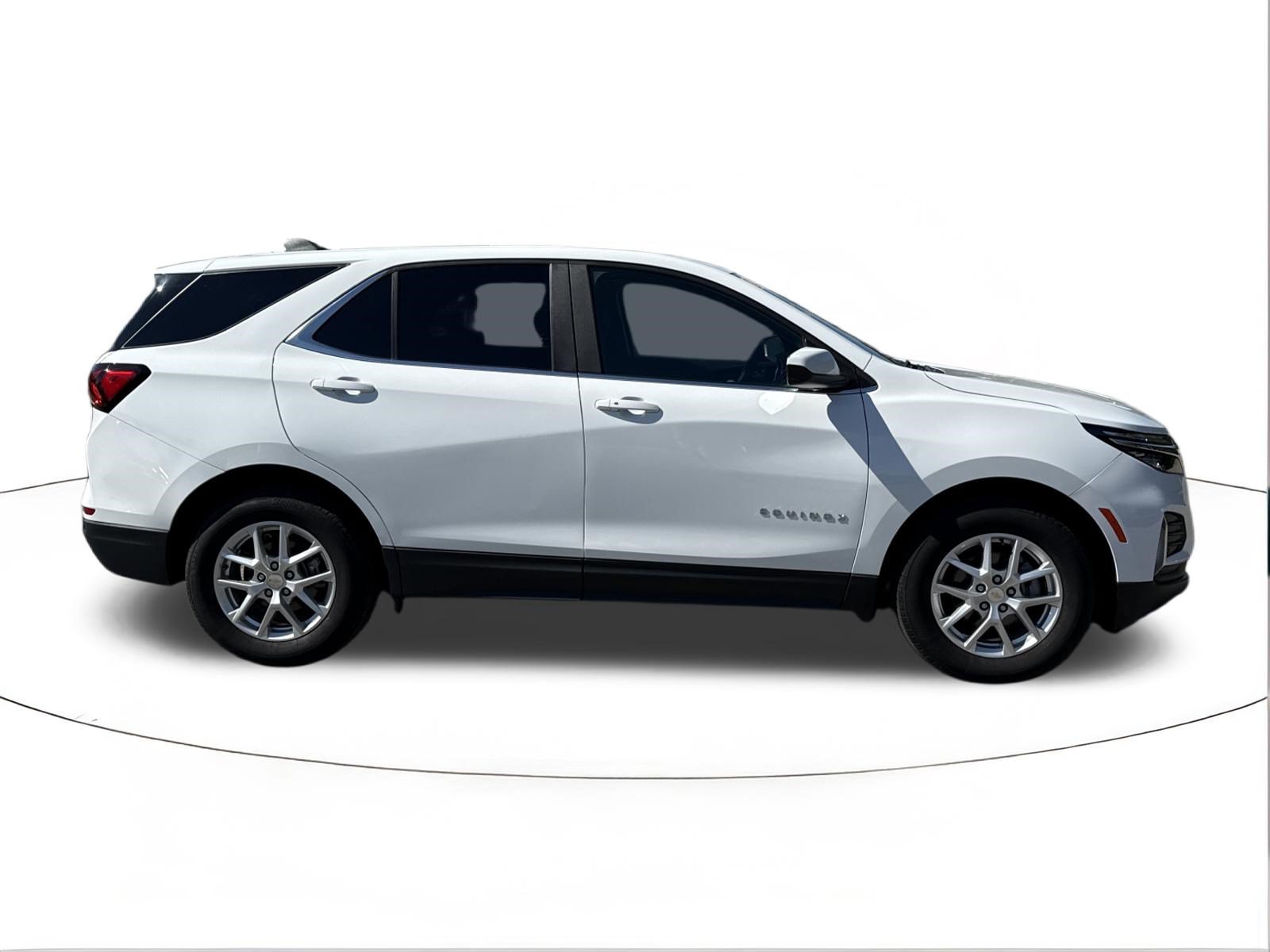Used 2024 Chevrolet Equinox LT AWD/4WD image 2