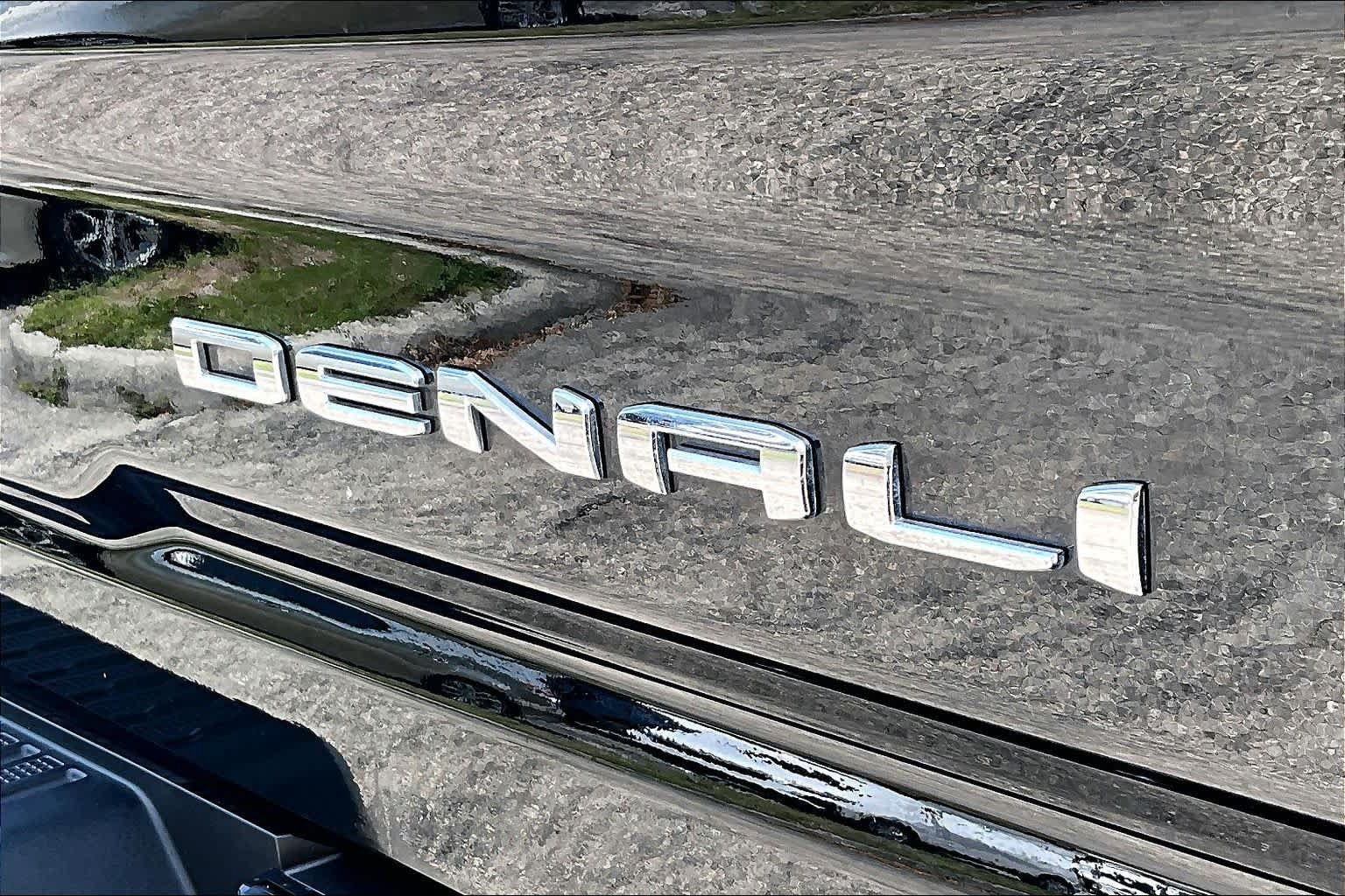 Used 2024 GMC Sierra 3500 Denali Ultimate AWD/4WD image 10