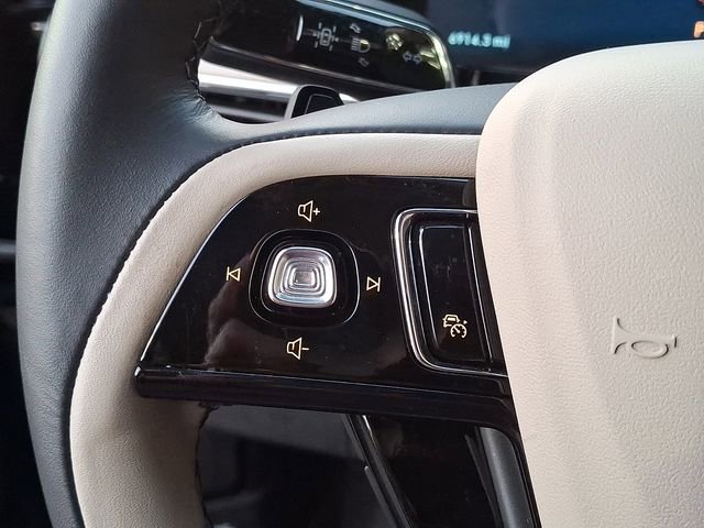 Certified 2025 Lincoln Corsair Reserve w/ Jet Appearance Package AWD/4WD image 16