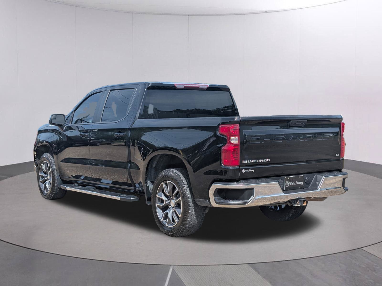 Used 2022 Chevrolet Silverado 1500 LT RWD image 3
