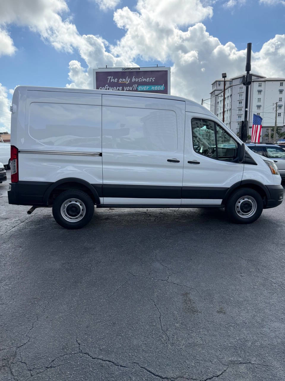 Used 2020 Ford Transit 250 Medium Roof image 7