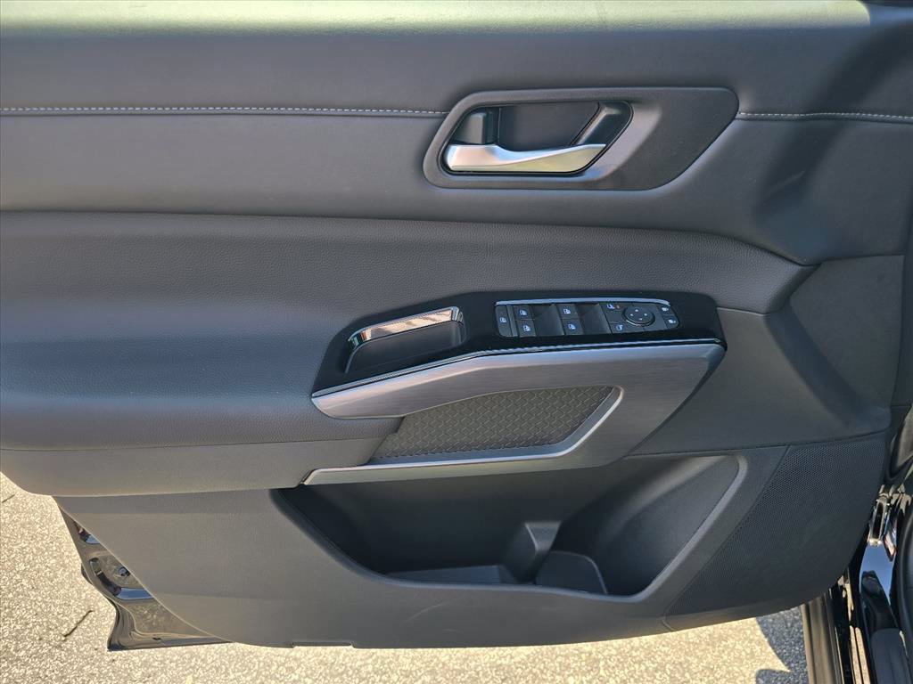 New 2026 Nissan Pathfinder SL w/ Cargo Package FWD image 7