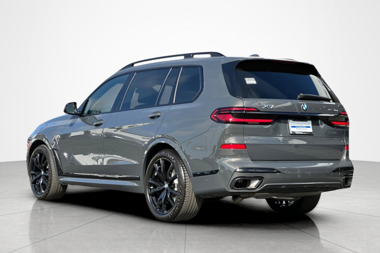 Used 2024 BMW X7 xDrive40i w/ M Sport Package AWD/4WD image 3