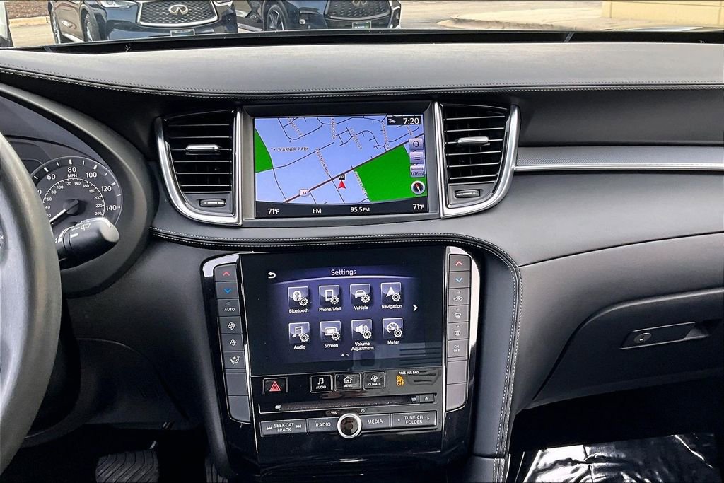 Certified 2019 INFINITI QX50 Luxe w/ Navigation Package FWD image 19