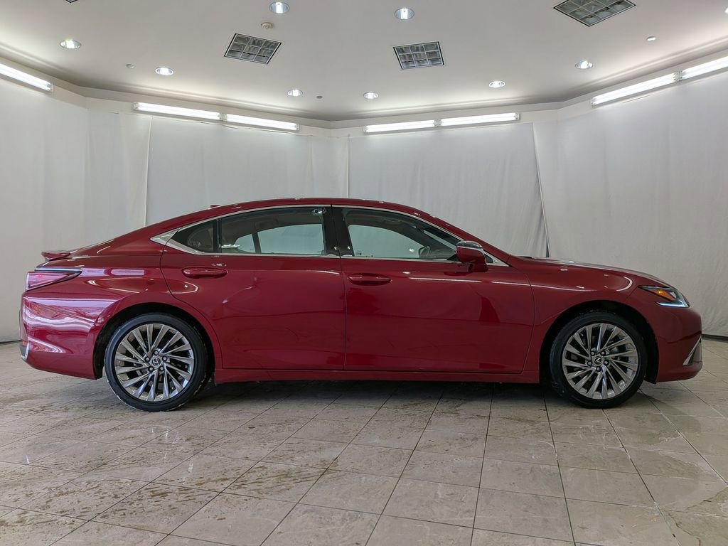 Certified 2024 Lexus ES 300h Ultra Luxury w/ Accessory Package (Z2) image 11