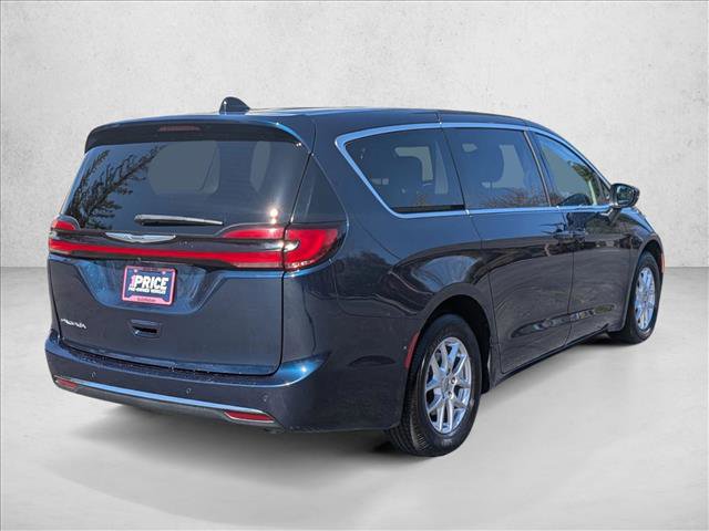 Used 2023 Chrysler Pacifica Touring-L image 5