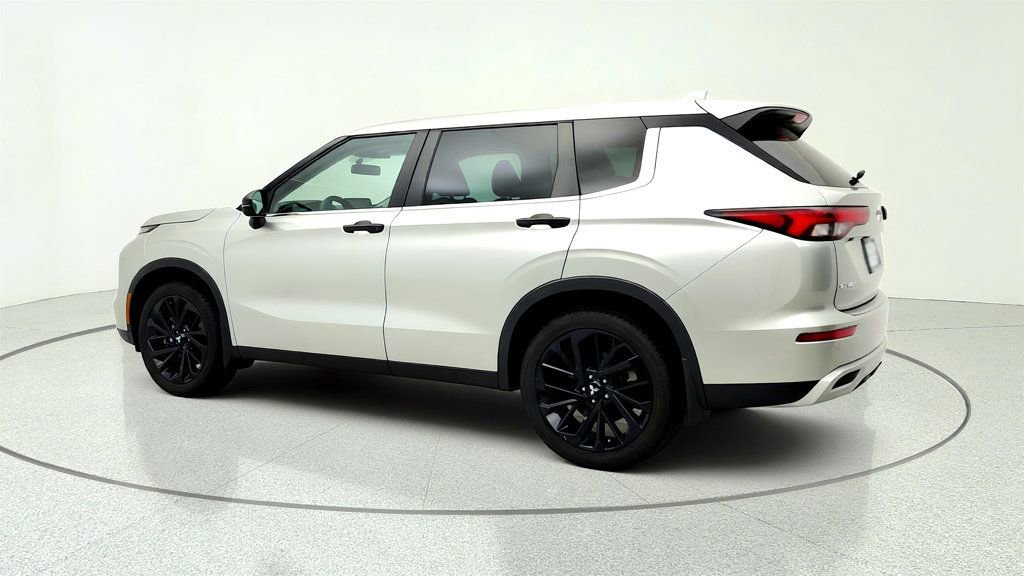 Used 2022 Mitsubishi Outlander SE AWD/4WD image 7