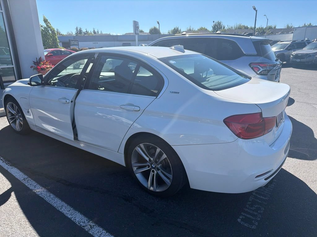 Used 2018 BMW 330e w/ Convenience Package RWD image 3