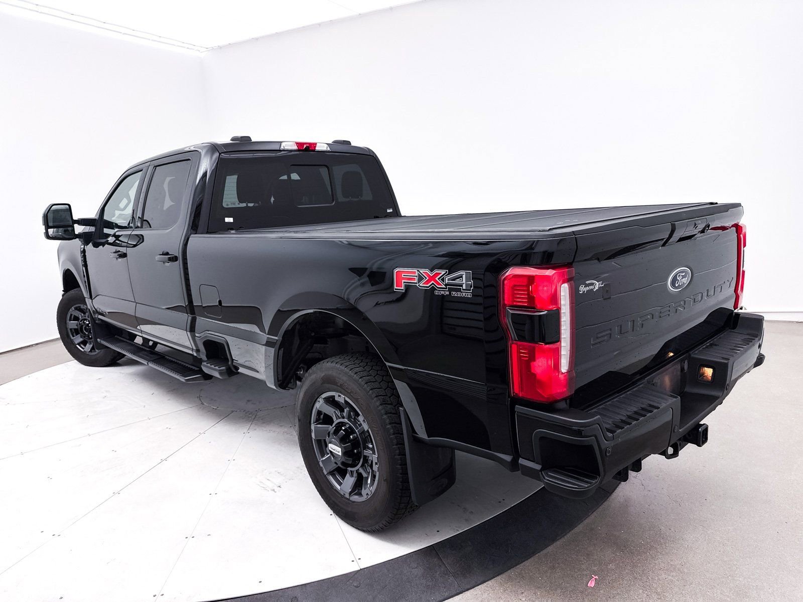 Used 2023 Ford F250 Lariat w/ Lariat Ultimate Package image 2
