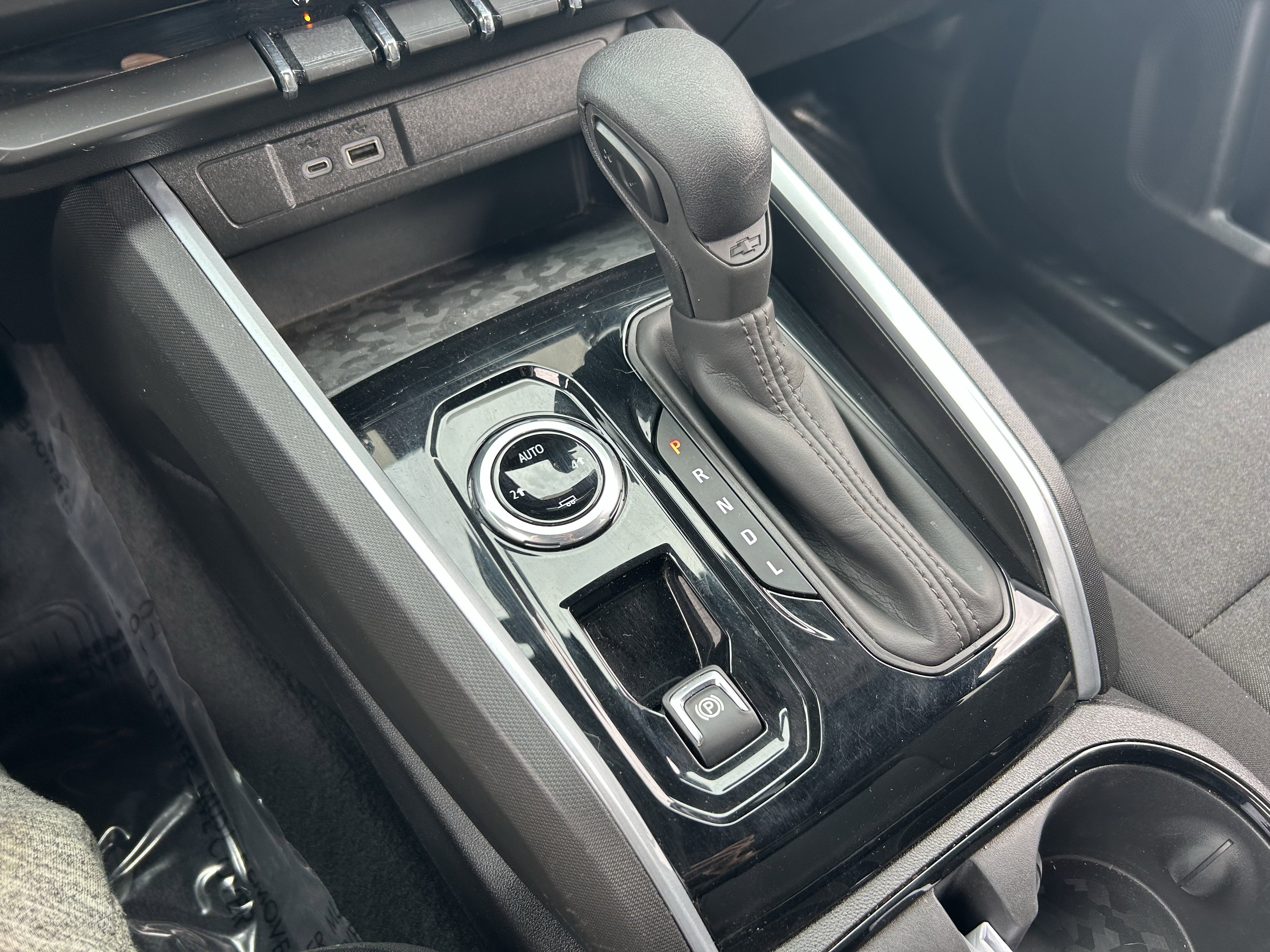 Used 2023 Chevrolet Colorado W/T image 16