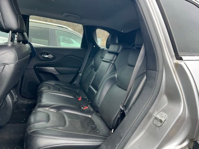 Used 2019 Jeep Cherokee Limited image 12