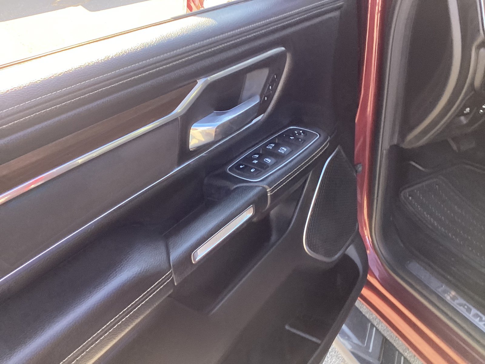 Used 2022 RAM 1500 Laramie AWD/4WD image 12
