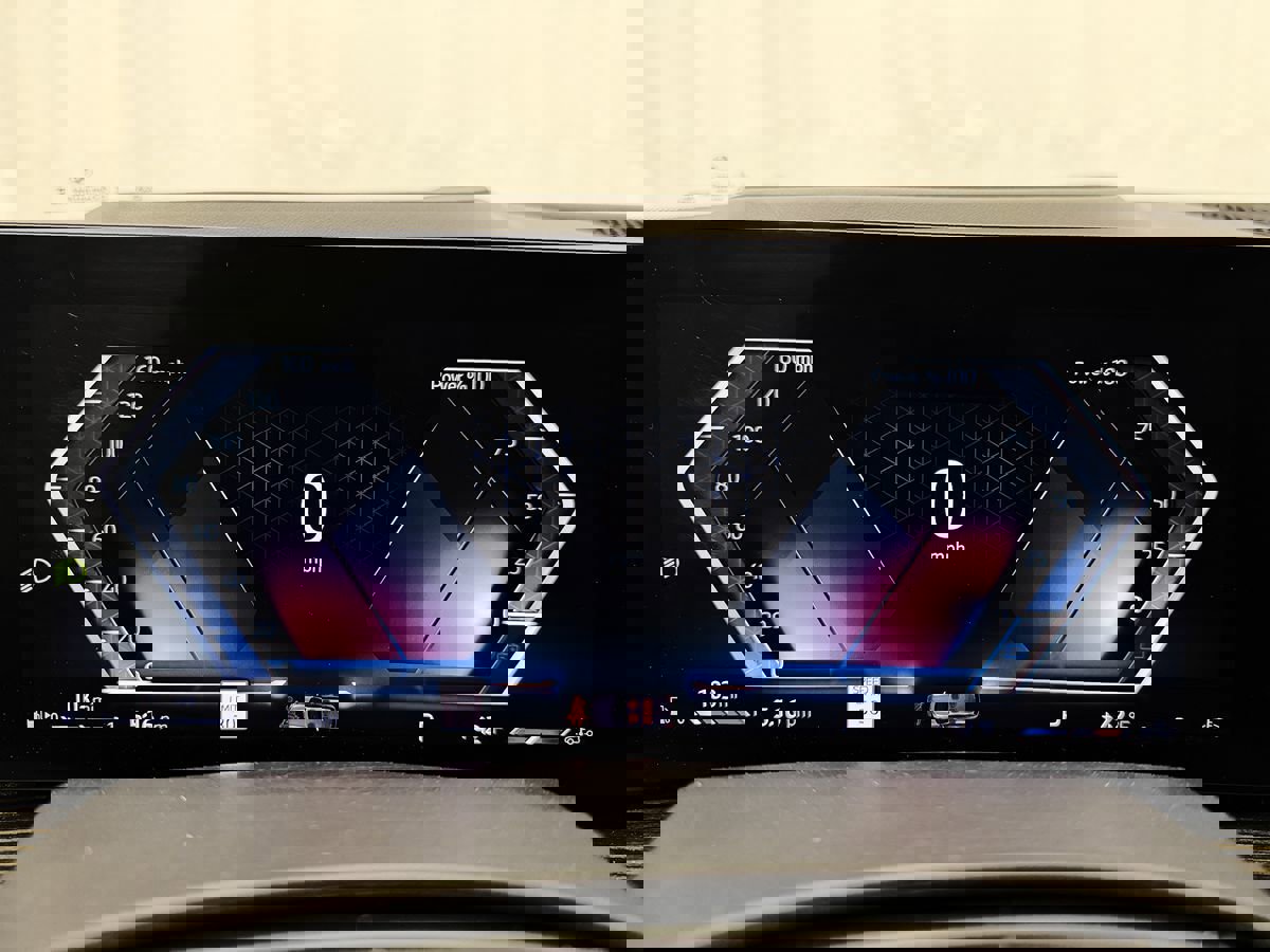 Used 2023 BMW X7 xDrive40i w/ Premium Package image 14