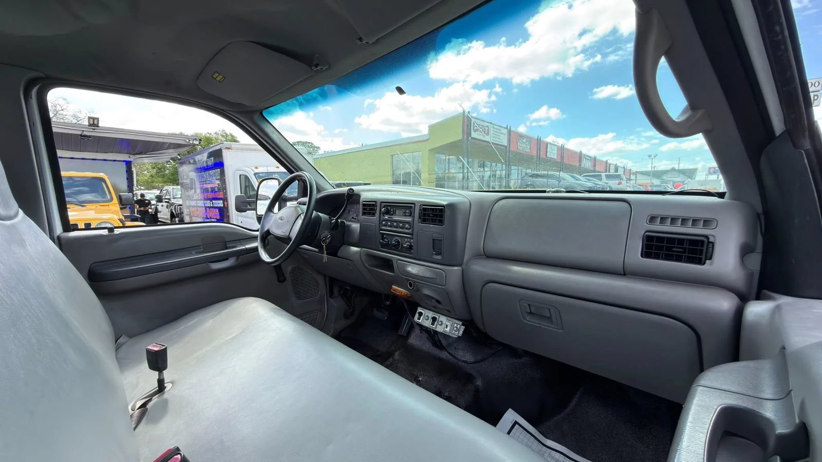 Used 2000 Ford F550 2WD Regular Cab Super Duty image 25
