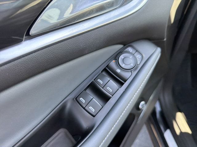 Used 2018 Buick Enclave Essence AWD/4WD image 23