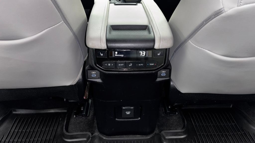 Used 2024 Toyota Grand Highlander AWD image 29