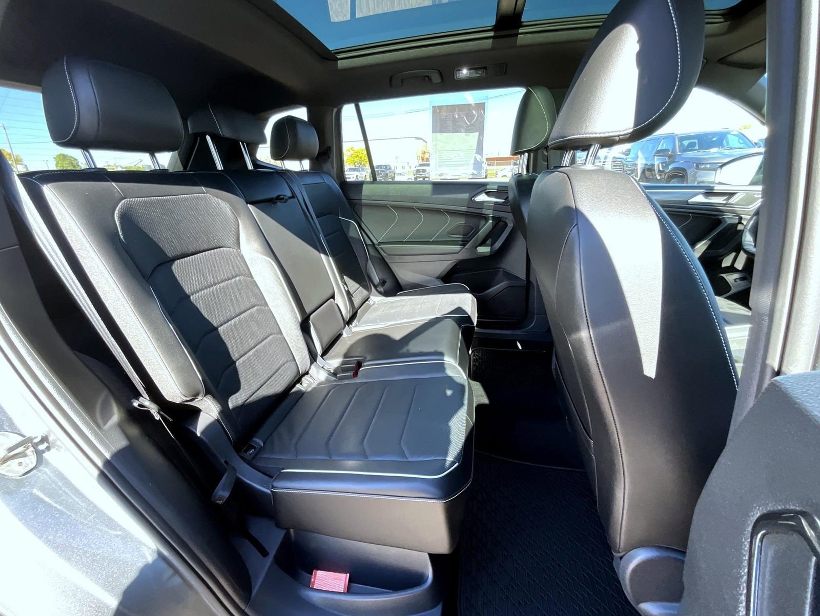 Used 2023 Volkswagen Tiguan SEL R-Line image 18