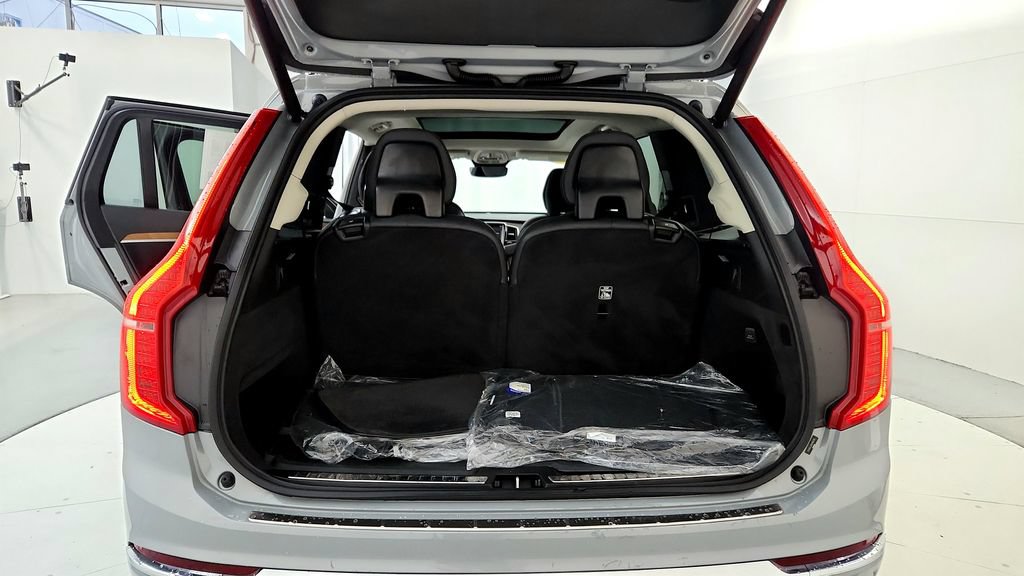 Used 2024 Volvo XC90 B6 Plus AWD/4WD image 20