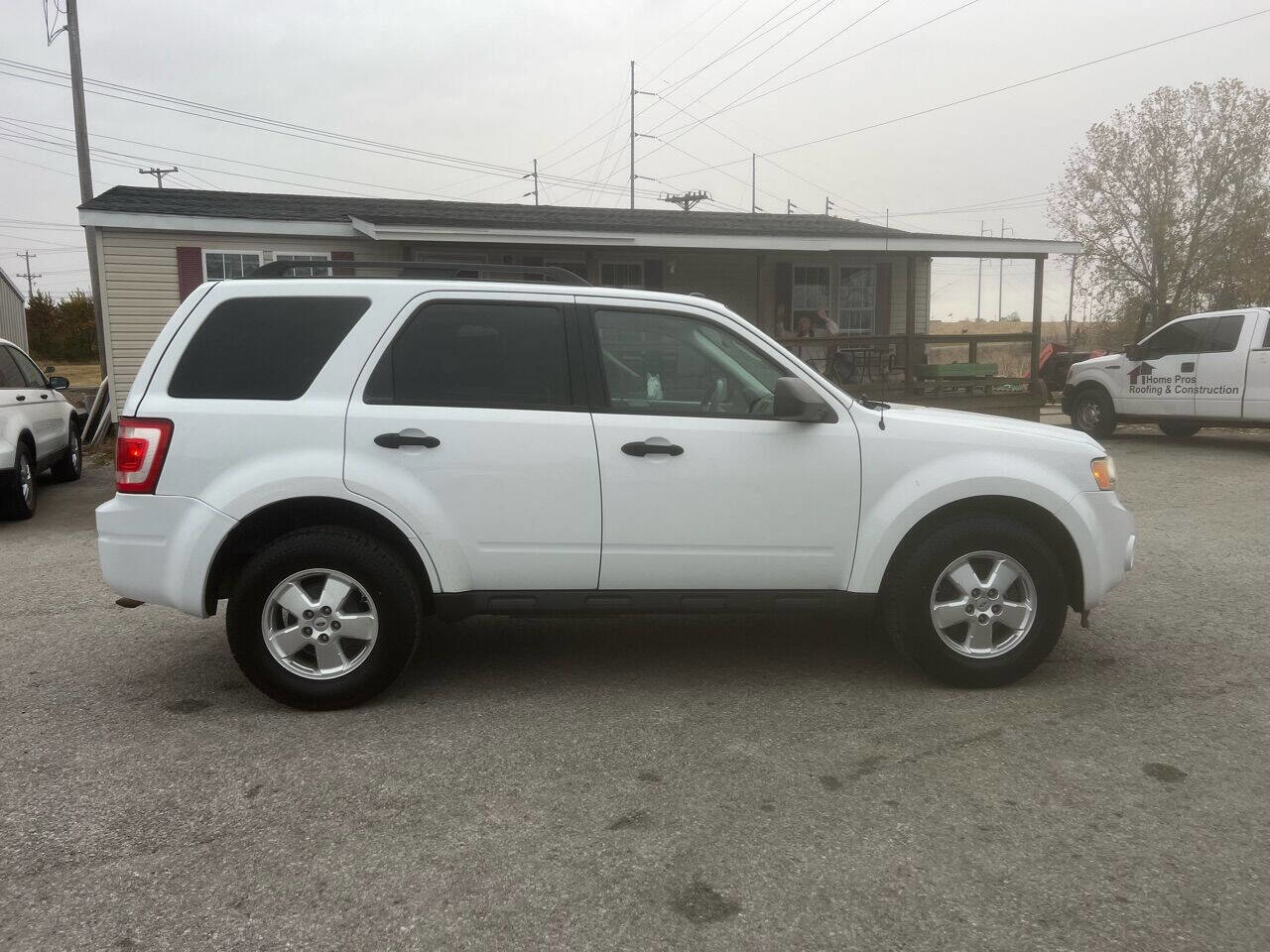 Used 2011 Ford Escape XLT image 2