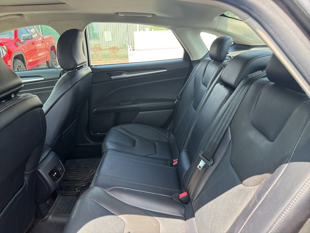 Used 2018 Ford Fusion Titanium FWD image 13