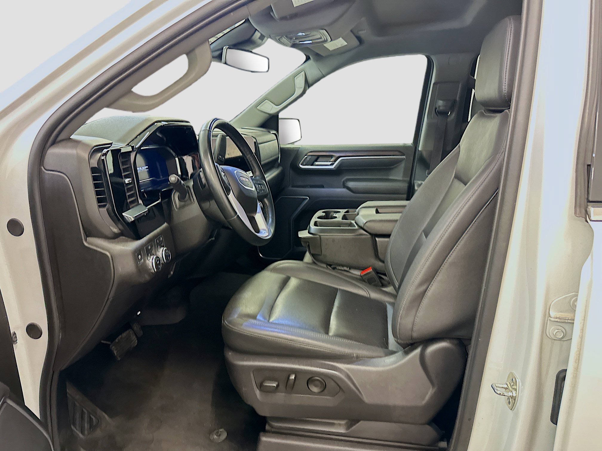 Used 2025 GMC Sierra 1500 SLT AWD/4WD image 13