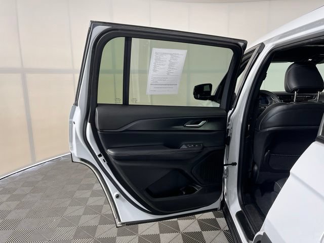 Used 2023 Jeep Grand Cherokee L Laredo AWD/4WD image 33