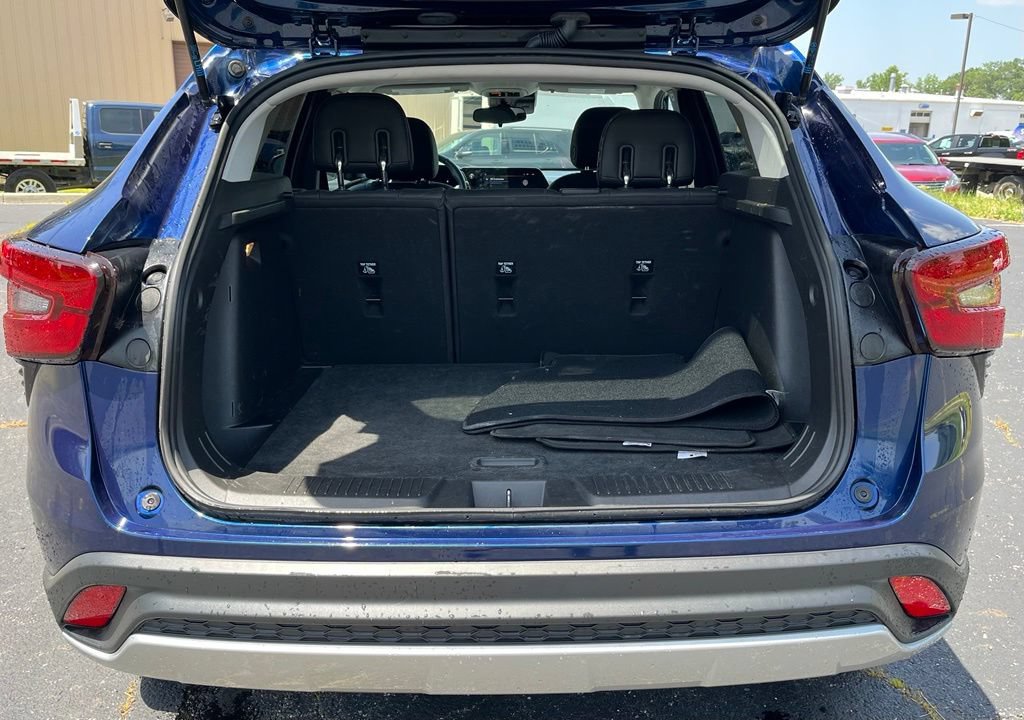 Certified 2024 Chevrolet Trax LT w/ LT Convenience Package FWD image 4