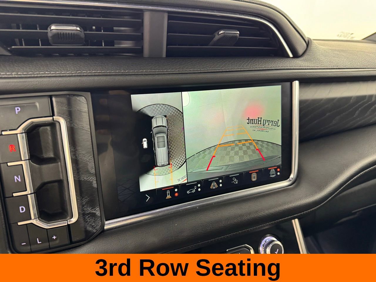 Used 2022 GMC Yukon XL Denali w/ Denali Premium Package image 4