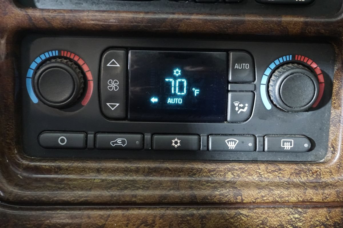 Used 2005 Chevrolet Suburban Z71 w/ Preferred Equipment Group AWD/4WD image 15