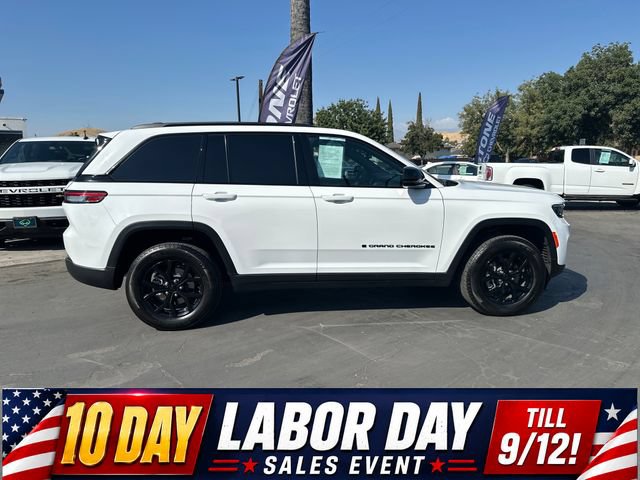 Used 2024 Jeep Grand Cherokee Altitude AWD/4WD image 8