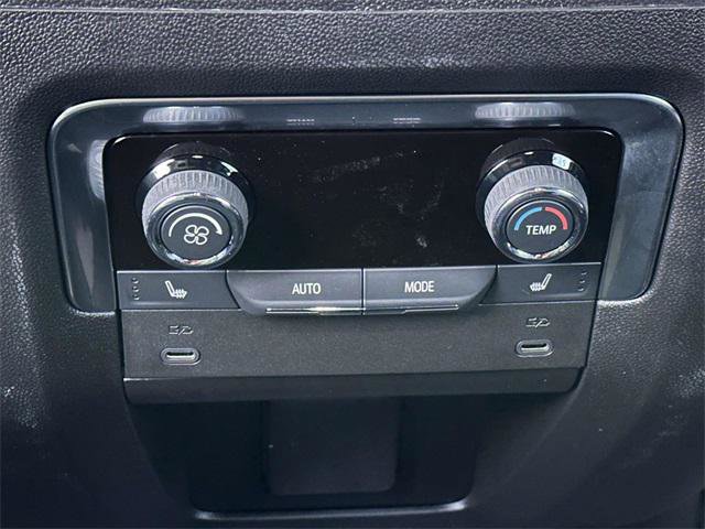 Used 2025 Chevrolet Suburban High Country image 16