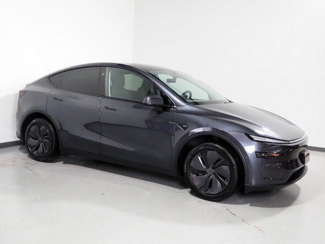 Used 2026 Tesla Model Y Long Range RWD image 1