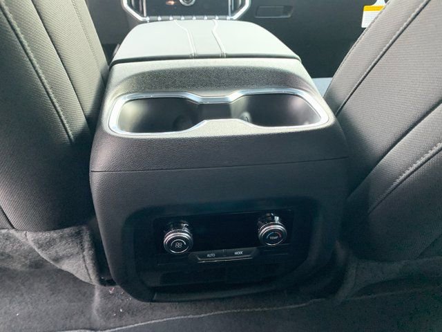 New 2026 GMC Acadia Elevation image 16