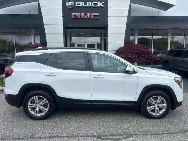 Used 2023 GMC Terrain SLE w/ Driver Convenience Package AWD/4WD image 2