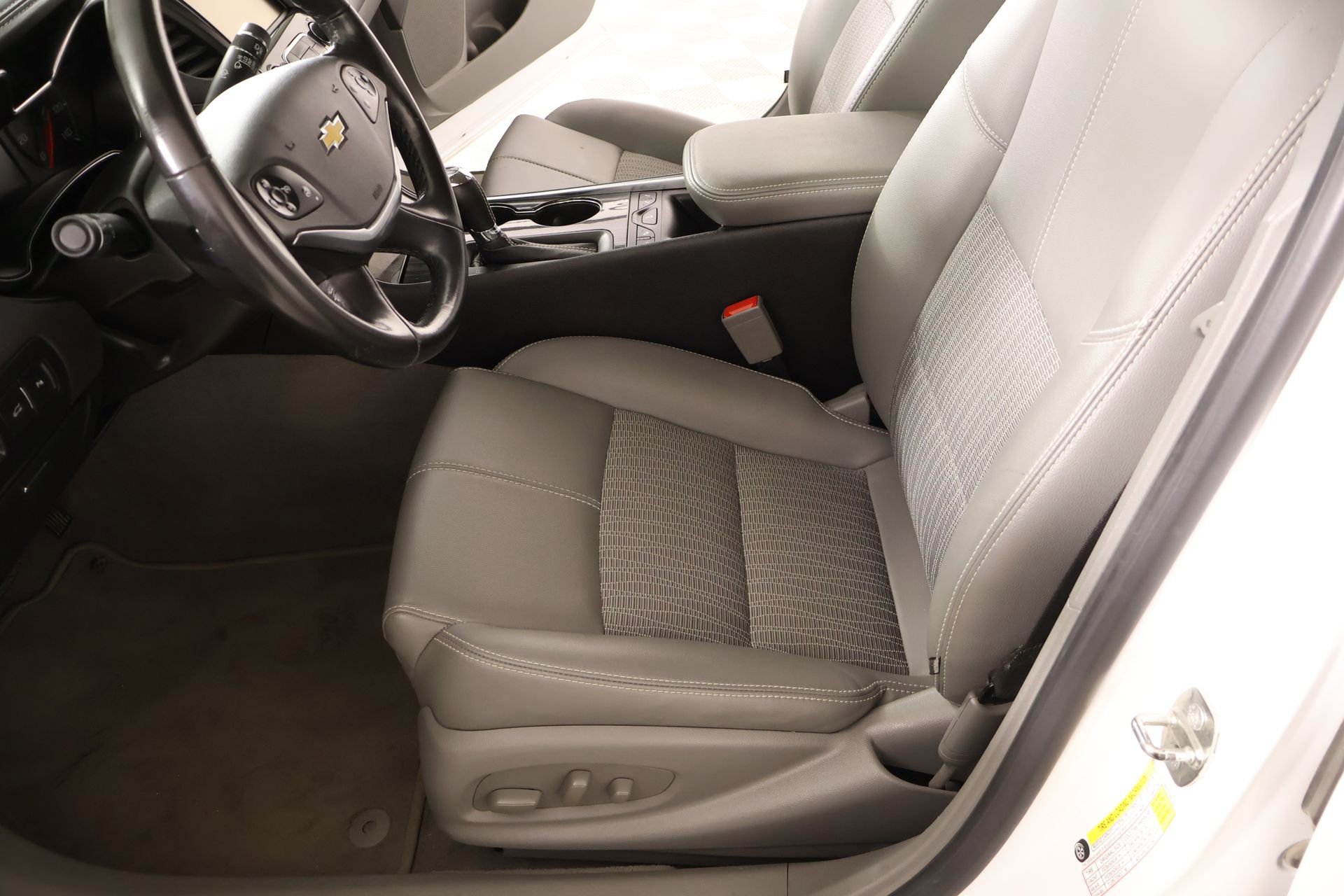Used 2019 Chevrolet Impala LT w/ LT Convenience Package FWD image 11
