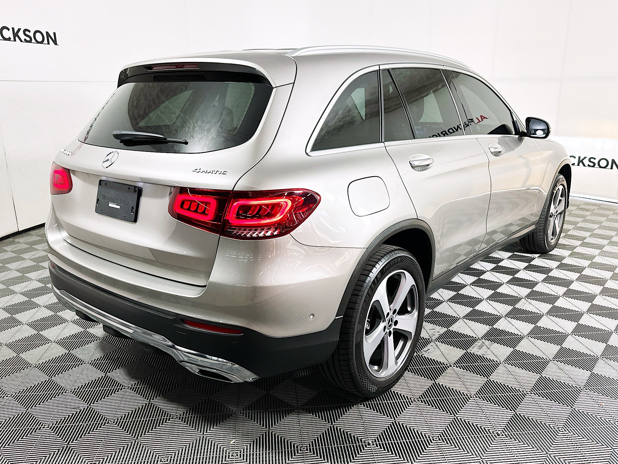Used 2022 Mercedes-Benz GLC 300 4MATIC image 3