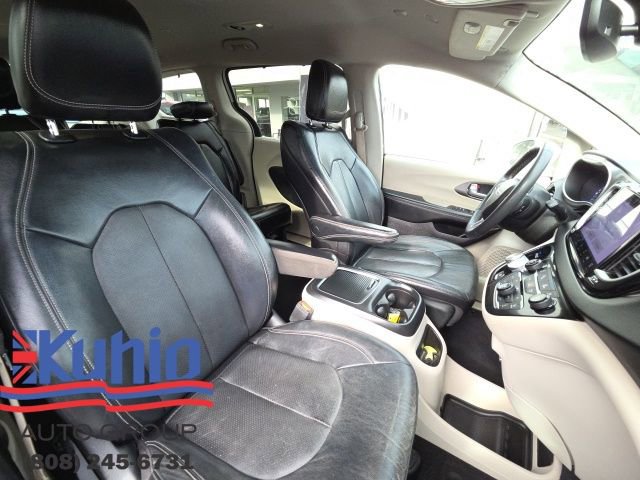 Used 2022 Chrysler Pacifica Touring-L image 7