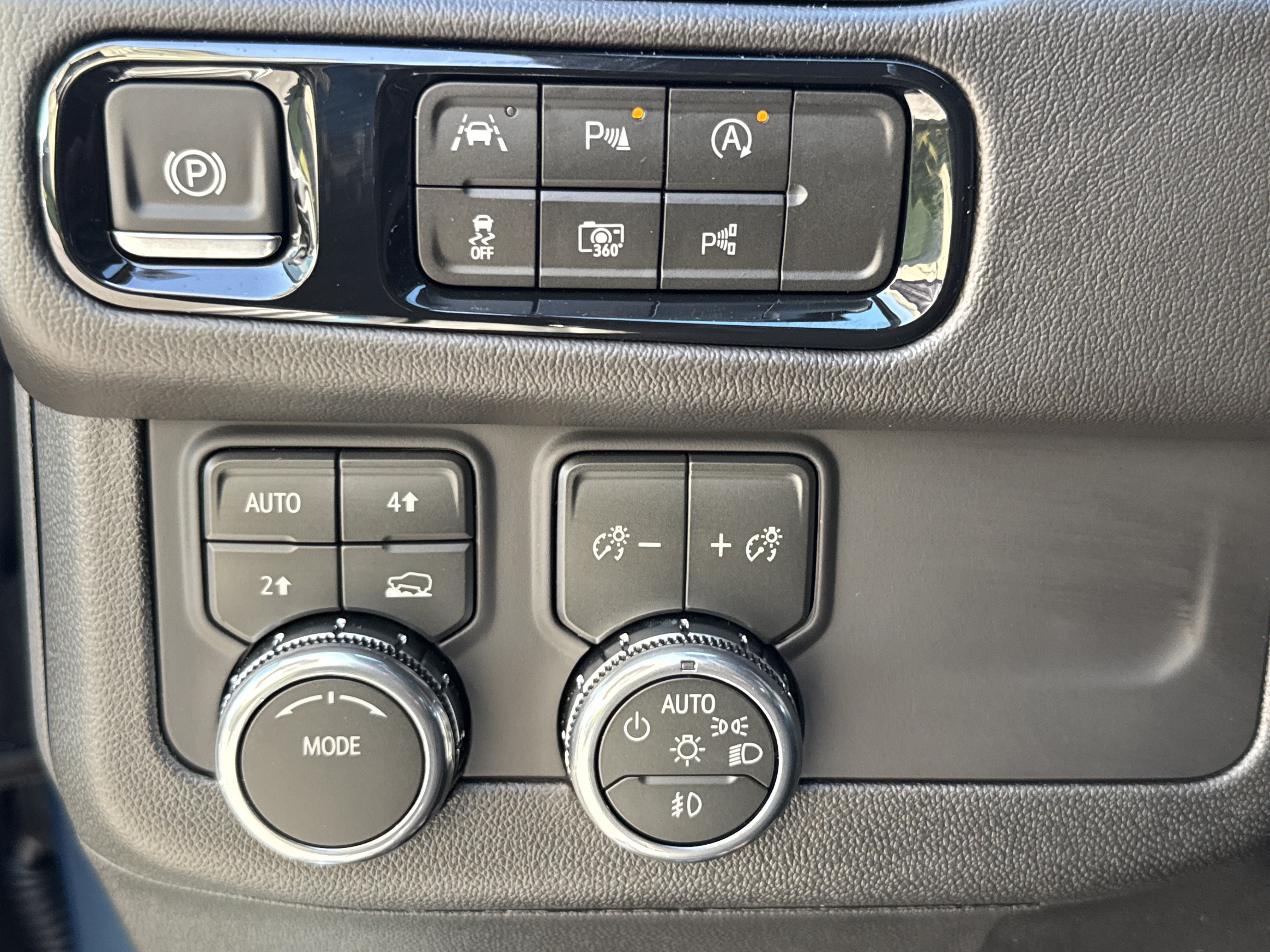 New 2026 GMC Yukon XL Denali w/ Sun & Power Step Package AWD/4WD image 19