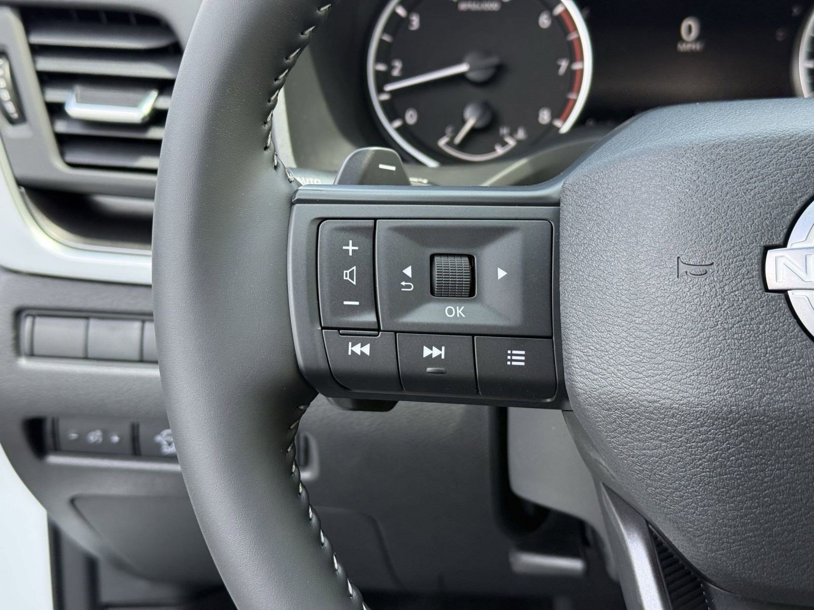 Certified 2026 Nissan Rogue SV image 15