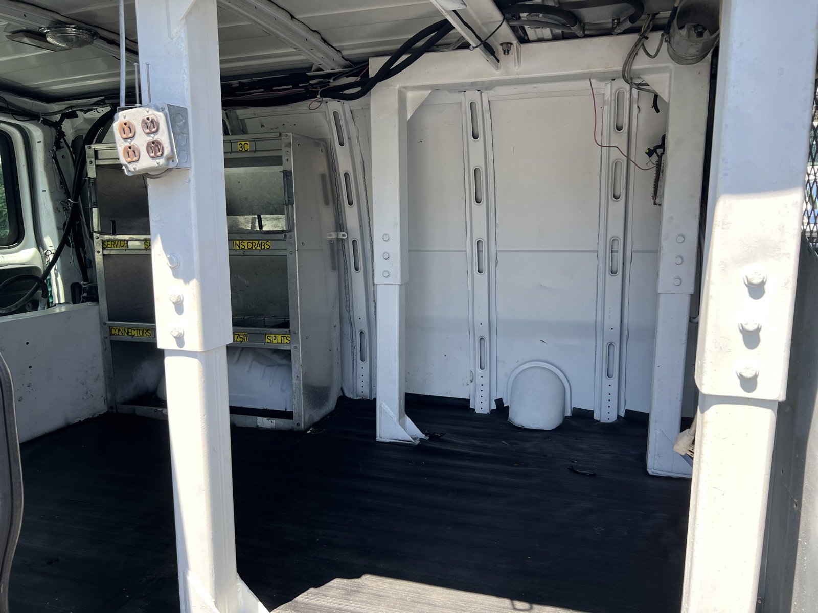 Used 2009 Chevrolet Express 3500 image 8