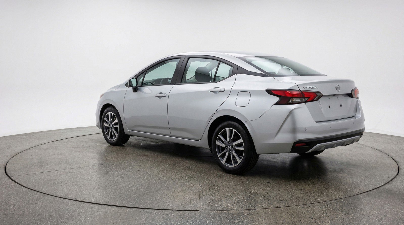 Used 2025 Nissan Versa SV image 6