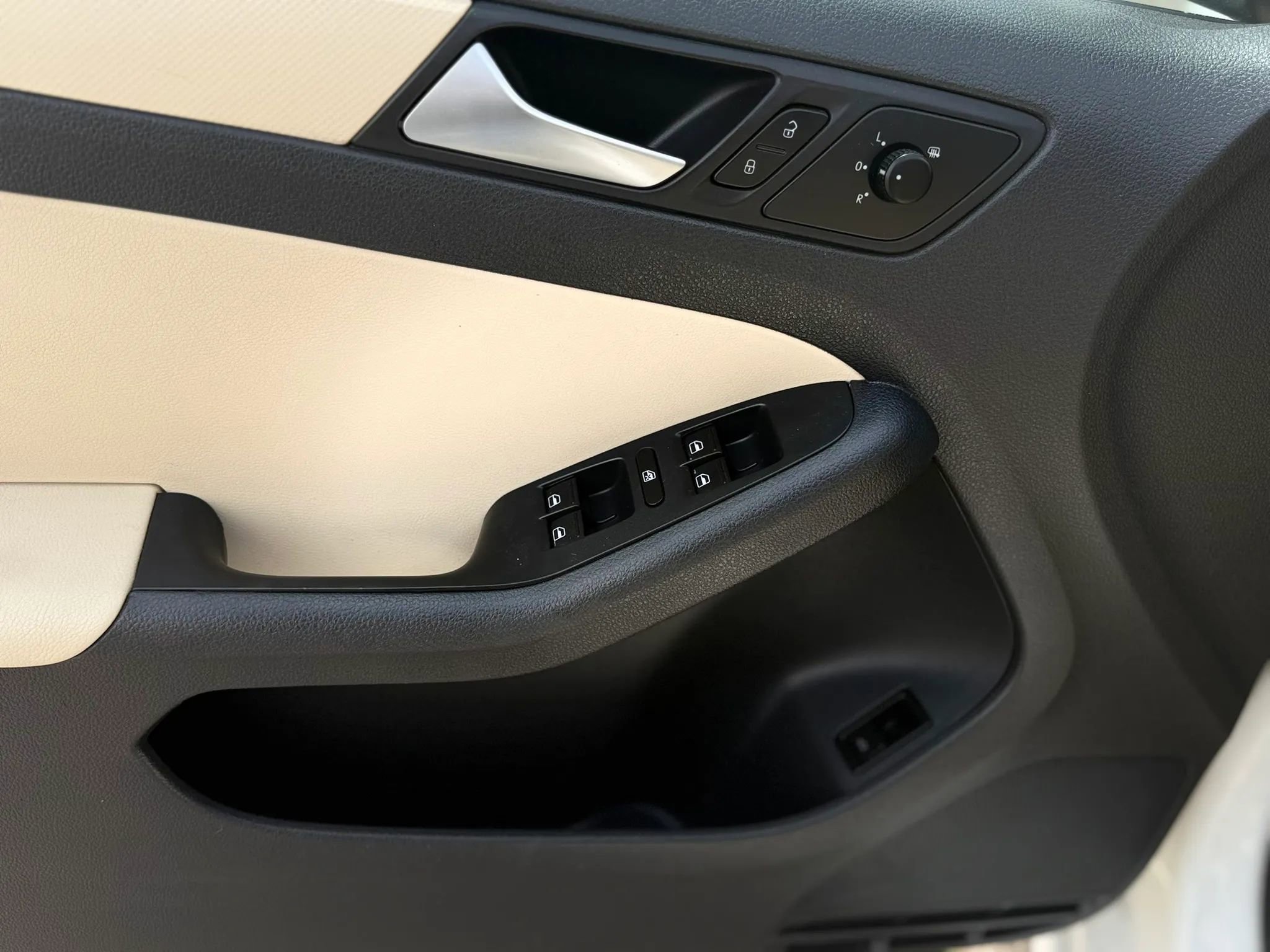 Used 2012 Volkswagen Jetta SE FWD image 23