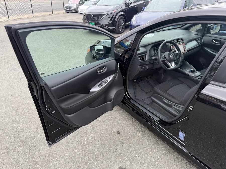 Used 2025 Nissan Leaf S FWD image 9