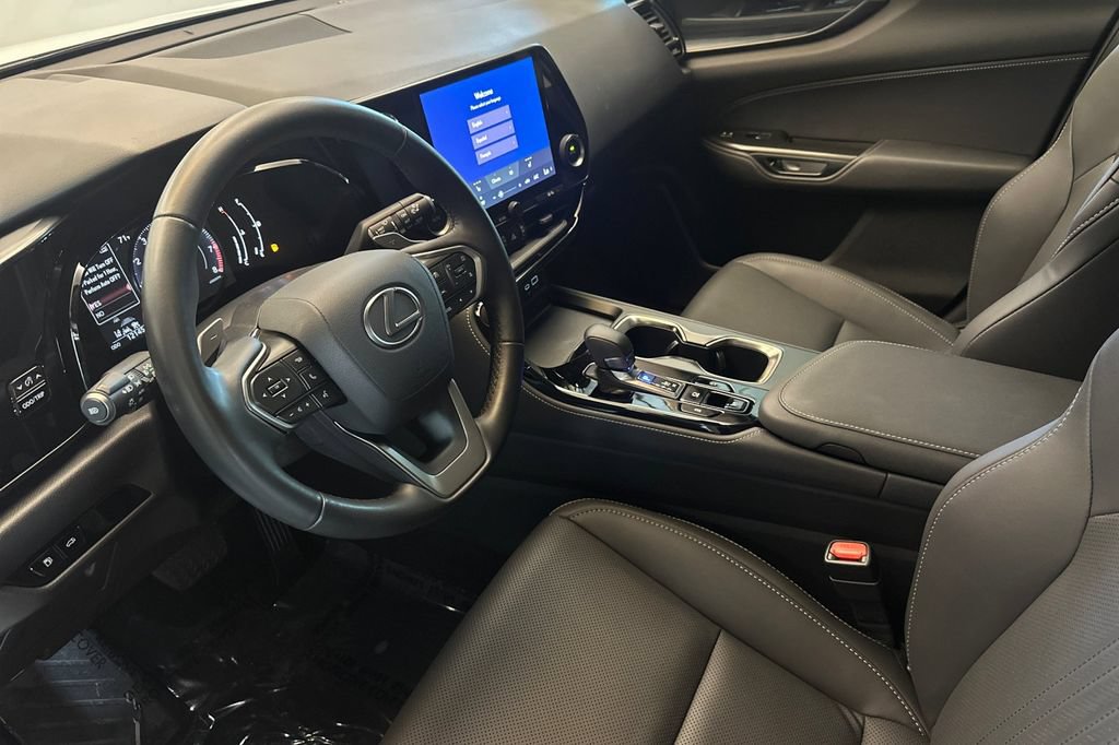 Used 2025 Lexus NX 250 FWD image 10