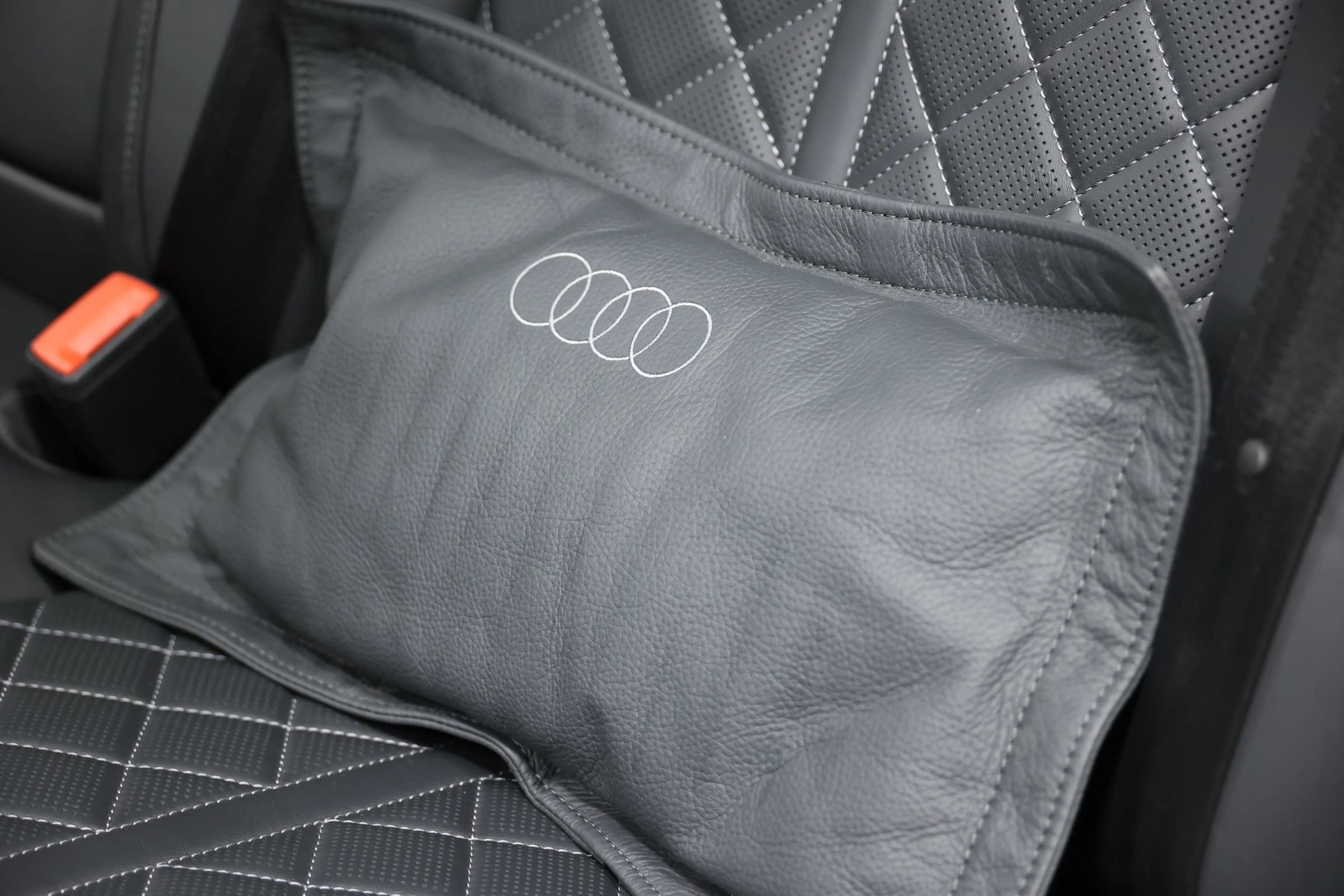 Used 2023 Audi S8 w/ S8 Comfort Plus Package AWD/4WD image 52