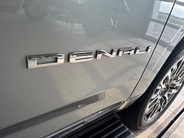 Used 2023 GMC Yukon Denali Ultimate AWD/4WD image 18